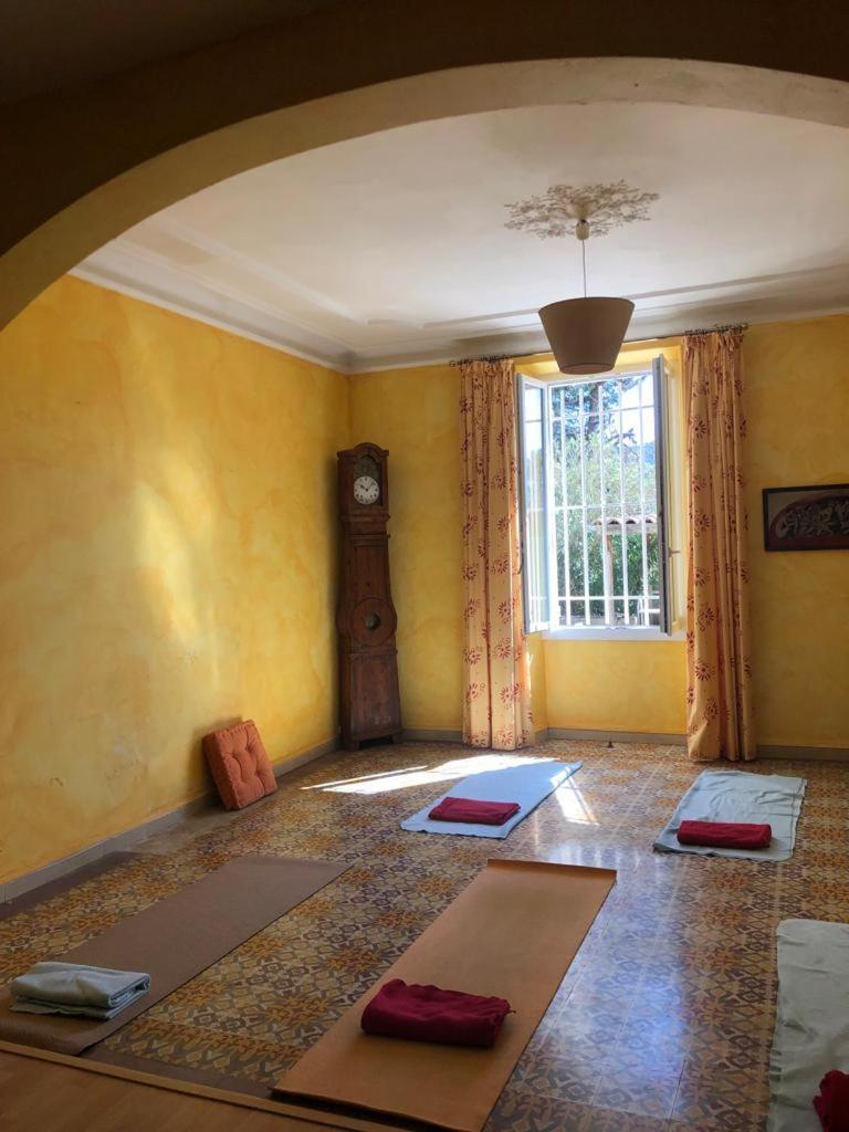 Chambre 3 Personnes Avec Salle De Bain Dans Mas Du Luberon Robion en Luberon Bagian luar foto