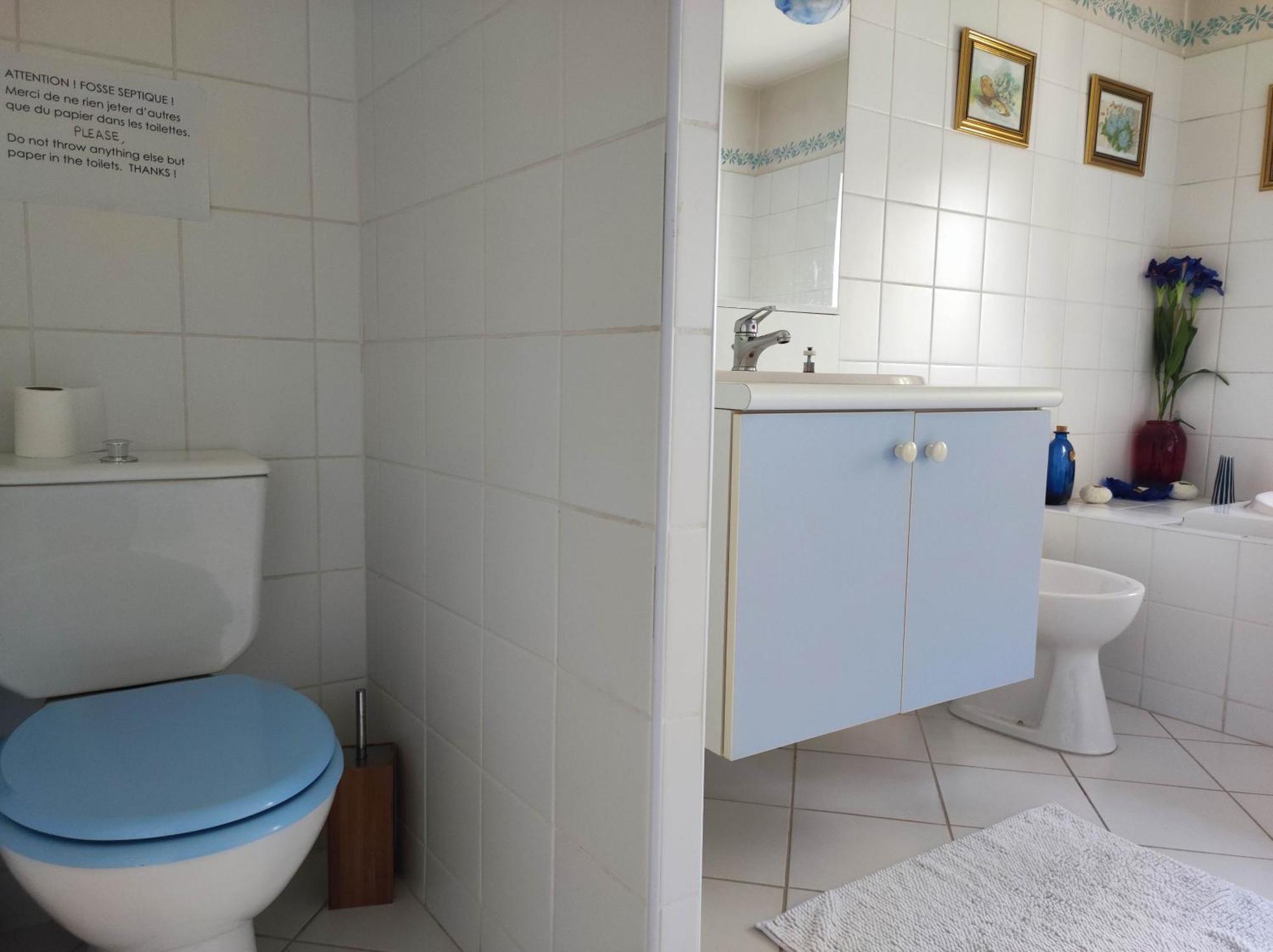 Chambre 3 Personnes Avec Salle De Bain Dans Mas Du Luberon Robion en Luberon Bagian luar foto