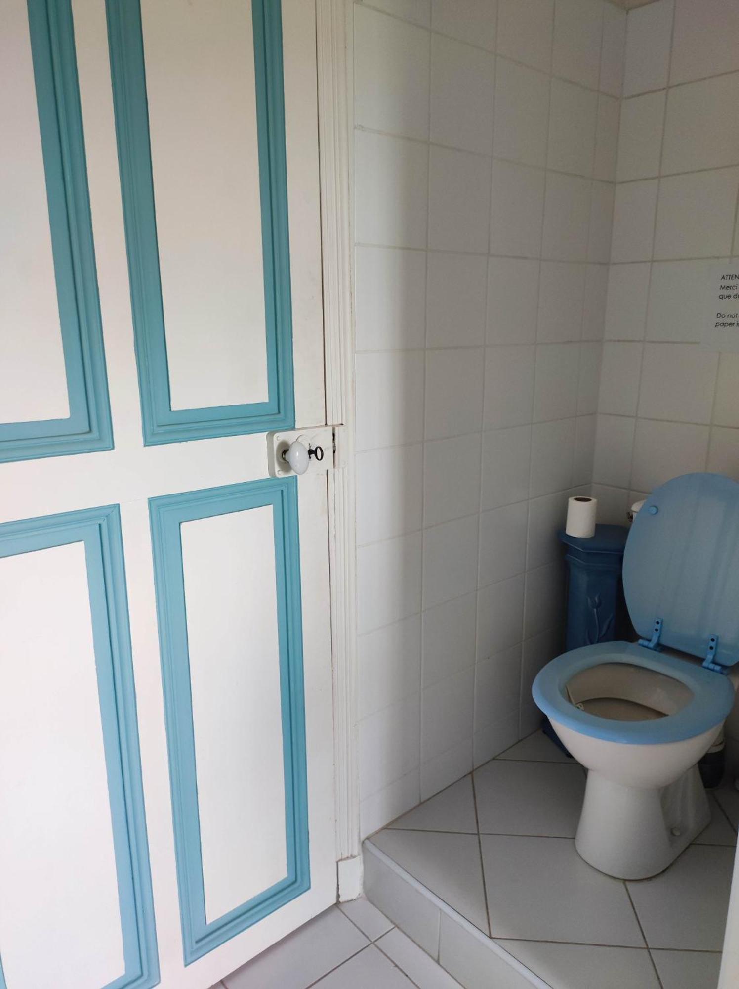 Chambre 3 Personnes Avec Salle De Bain Dans Mas Du Luberon Robion en Luberon Bagian luar foto